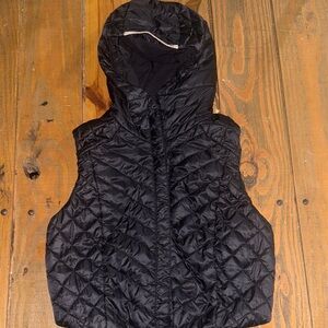lululemon Black Puffer Vest size 6 AMAZING CONDITION! SO CUTE! must see!